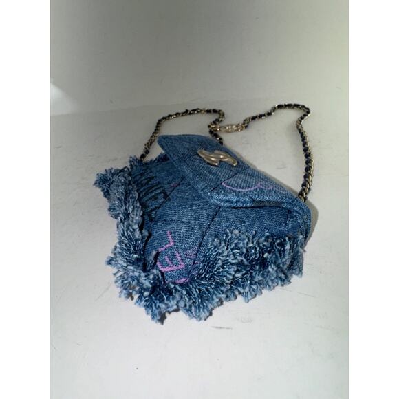 Chanel 22P Blue Denim Graffiti Black Pink CC Logo Frayed Credit Card Belt Bag - Picture 16 of 16